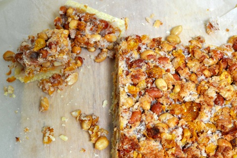 crumbly peanut slice